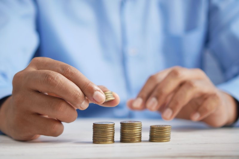 PEO pricing analysis showing true return on investment for small businesses factoring in bundled services and risk reduction